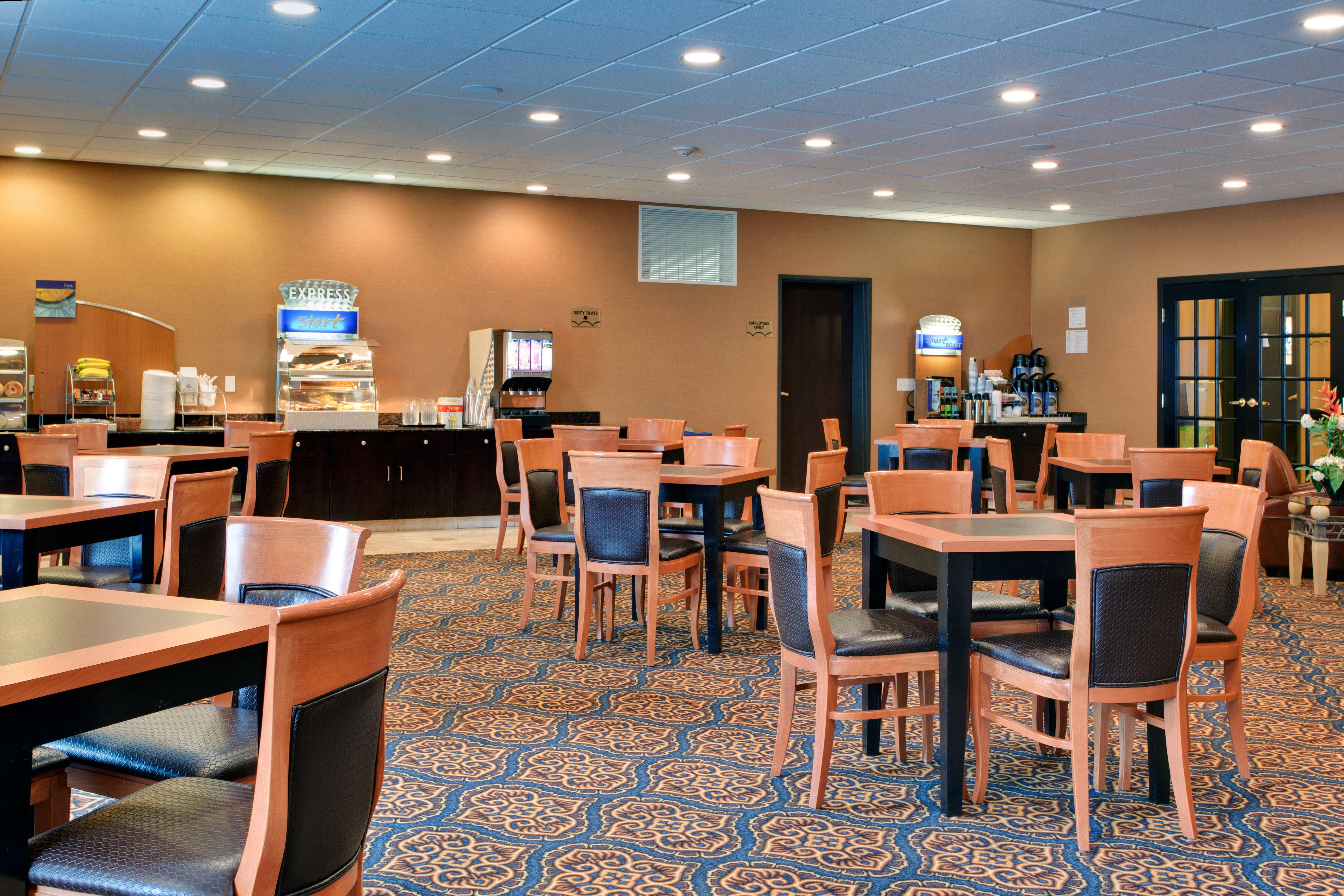 Holiday Inn Express Airport Calgary By Ihg Ngoại thất bức ảnh