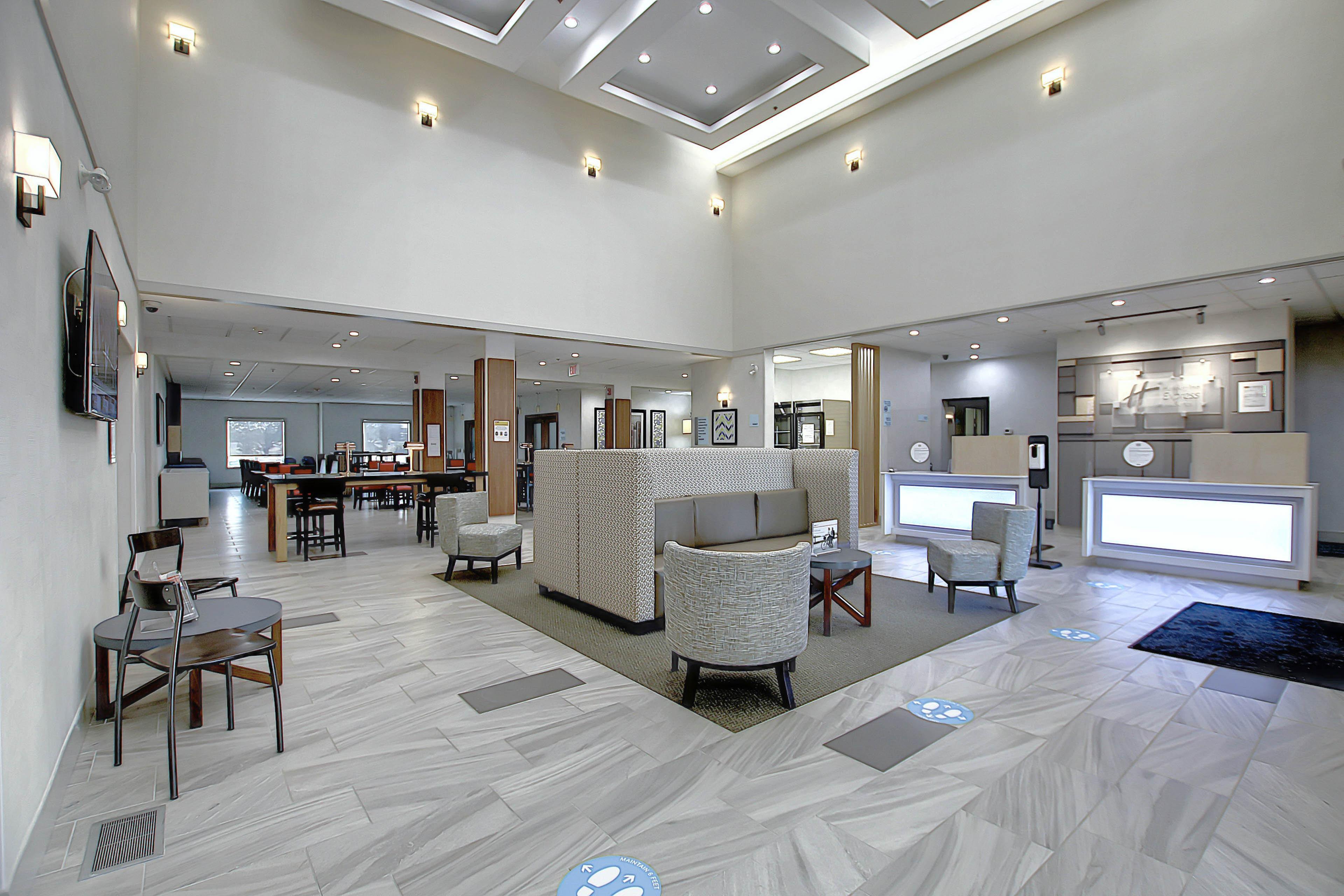 Holiday Inn Express Airport Calgary By Ihg Ngoại thất bức ảnh